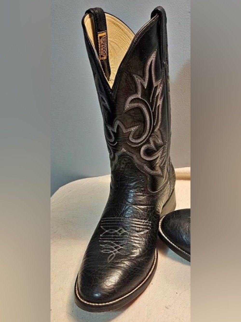 Classic Black Men’s Western Cowboy Boots with Embroidered Detail(Wide)
